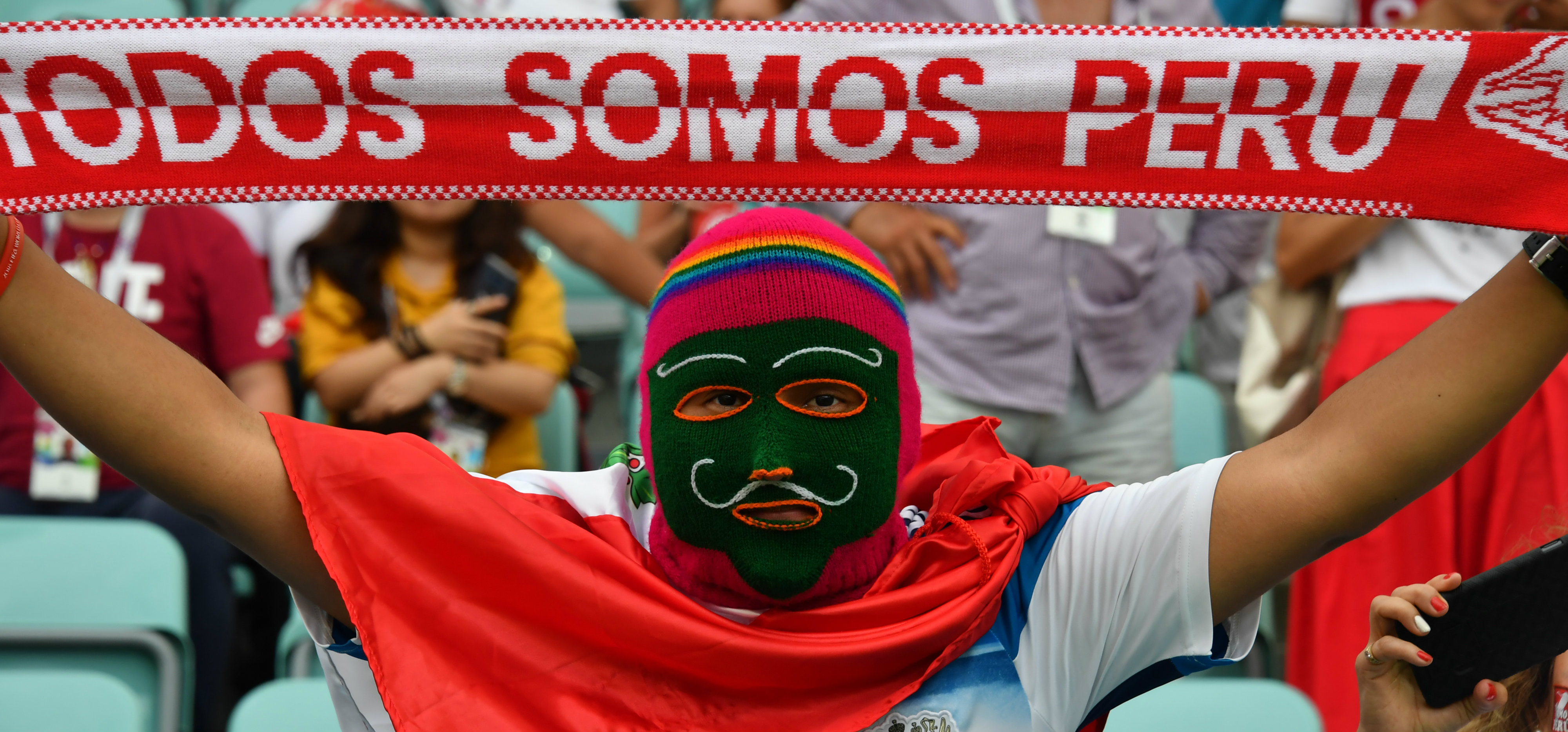 Hinchas Peruanos Alentaron A Selección Antes Durante Y Después Del Triunfo Ante Australia Tvperú 0135