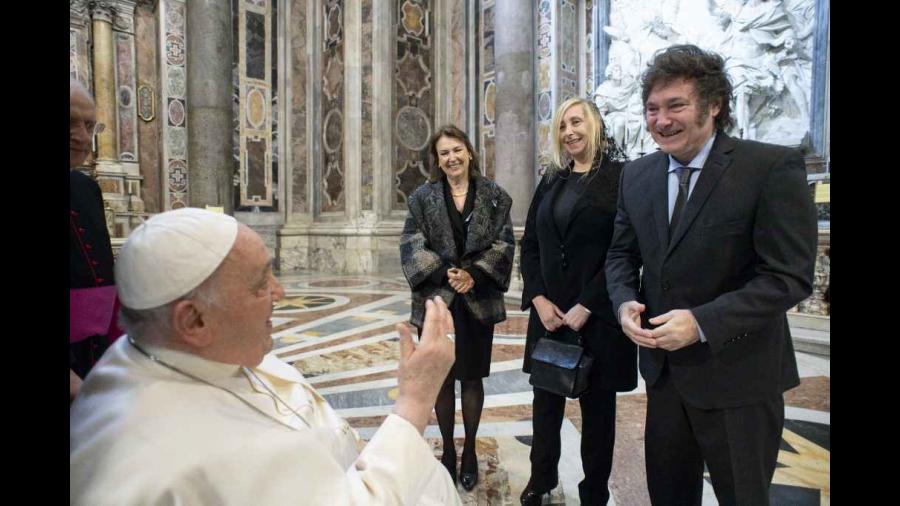 PAPA FRANCISCO Y JAVIER MILEI 