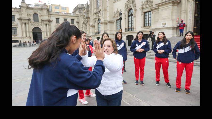 Presidenta Dina Boluarte recibió a selección femenina sub 17