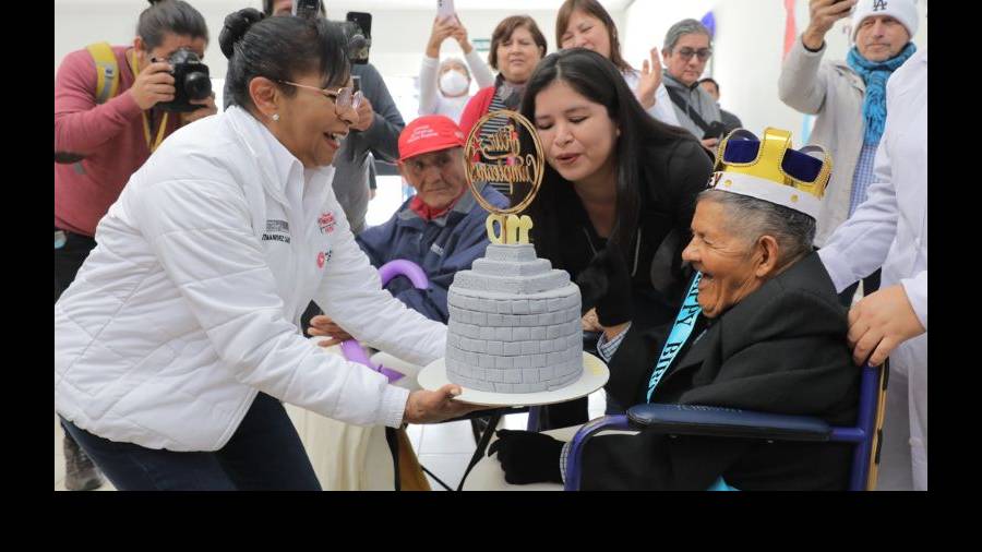 Residente del Inabif celebra su cumpleaños número 110