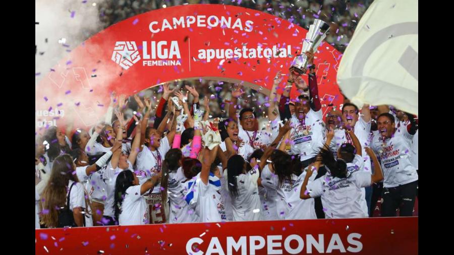 UNIVERSITARIO CAMPEÓN