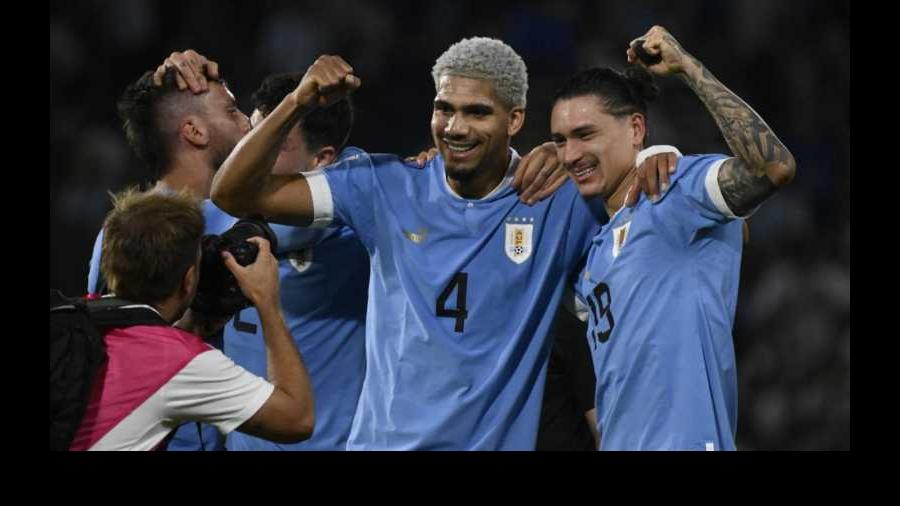 URUGUAY GANÓ 2-0 A ARGENTINA