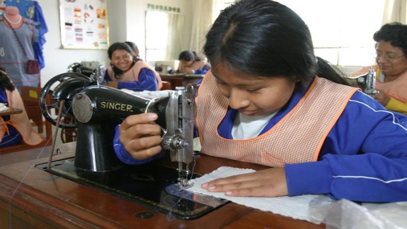 Alumnos de secundaria reciben formación técnica