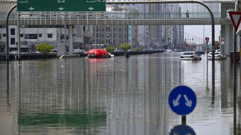 Calenamiento global  Lluvias torrenciales  Emiratos Árabes Unidos  