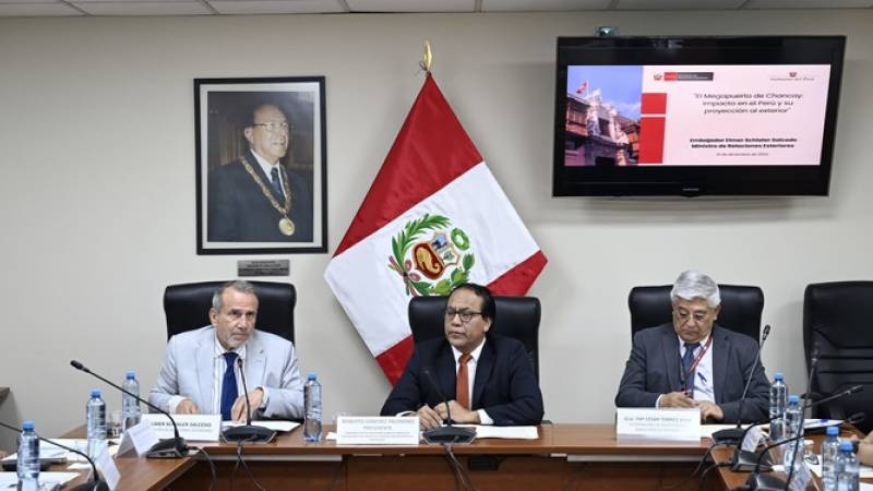 Canciller Elmer Schialer destacó en el Congreso que el desarrollo del megapuerto de Chancay convertirá al Perú en un eje clave para las exportaciones hacia Asia-Pacífico.