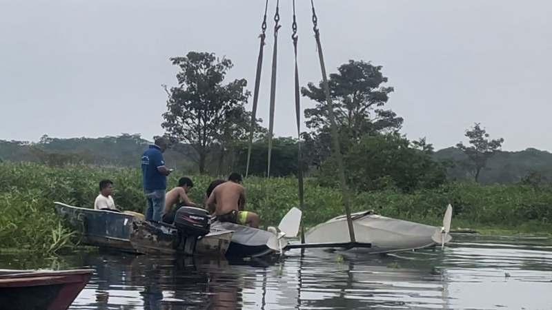 avioneta se hunde en  rio Itaya 