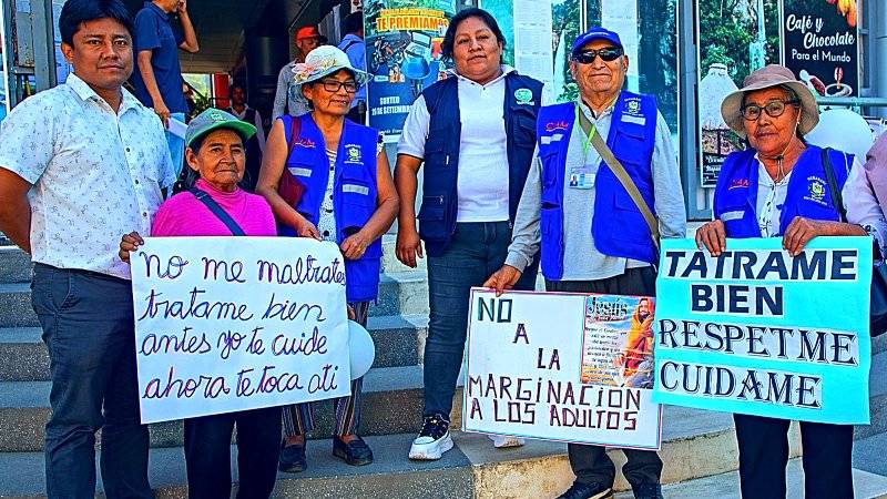 ancianos pasacalle cusco
