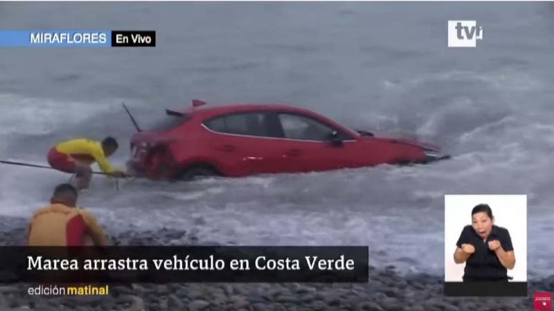 AUTO AL MAR EN MIRAFLORES