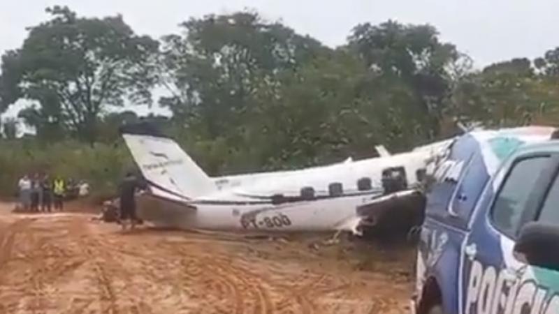 avión cae en brasil