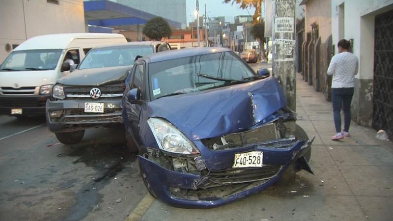 Breña Policía Accidente de tránsito Triple choque Policía Nacional San Isidro Ambulancia