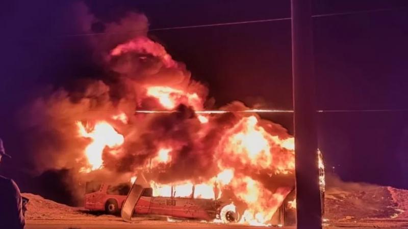 Áncash: 35 personas se salvaron de morir tras incendiarse bus