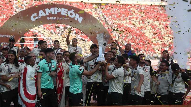 UNIVERSITARIO CAMPEÓN