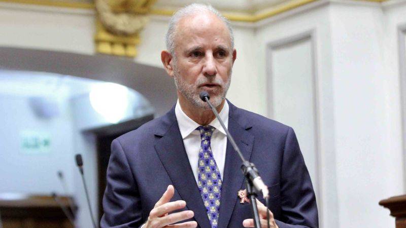 Cancillería ordena a diplomáticos venezolanos abandonar el país