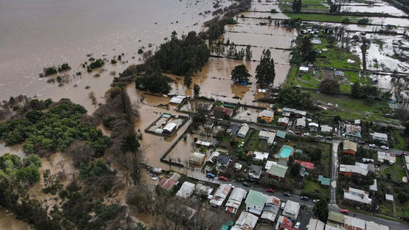 chile_dos_muertos_y_seis_desaparecidos_por_inundaciones_en_el_sur_del_pais_vecino