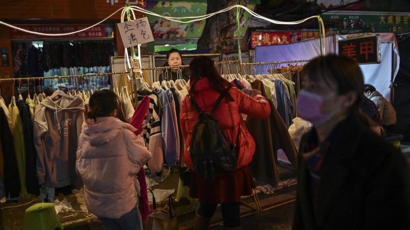 China ropa vestimenta censura prohibiciónc árcel proyecto de ley