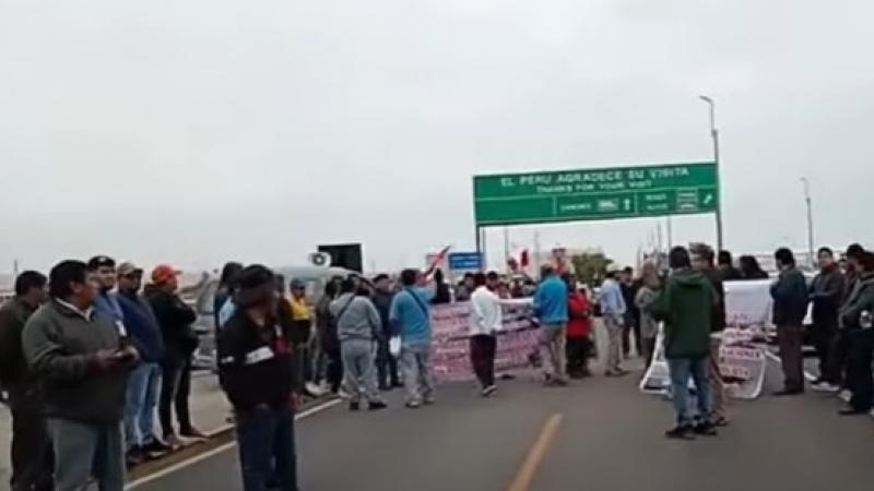 colectiveros bloquean frontera con Chile