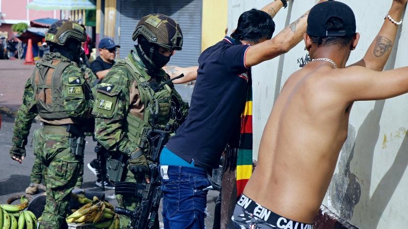 Policía Colombia Ecuador