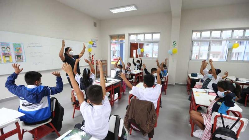 Defensoría del Pueblo  estudiantes  colegio