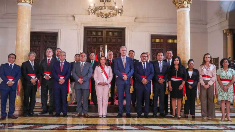 Dina Boluarte juramentación ministros