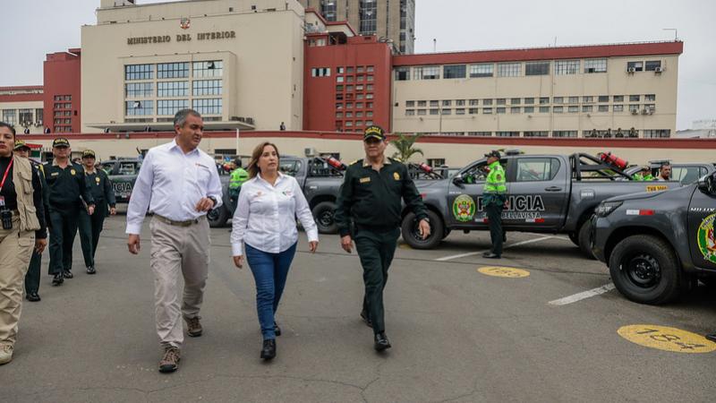 Presidenta Dina Boluarte entrega camionetas a la Policía Nacional