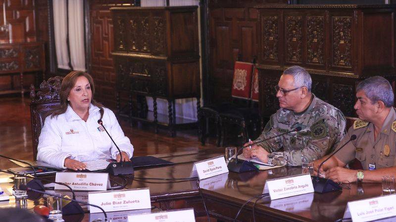 Presidenta Dina Boluarte exige a comisarios atender denuncias de extorsión y refuerza lucha contra la delincuencia