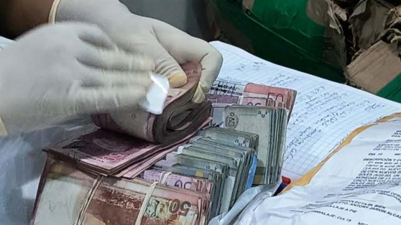 Dinero encontrado a pasajero en aeropuerto de Iquitos