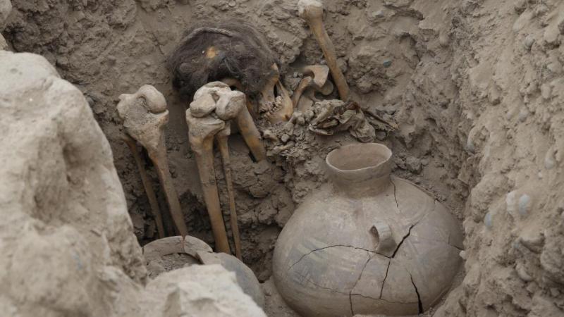 Huaca Púcllana  entierro  Miraflores