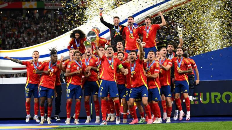 España se coronó campeón de la Eurocopa luego de vencer 2-1 a Inglaterra