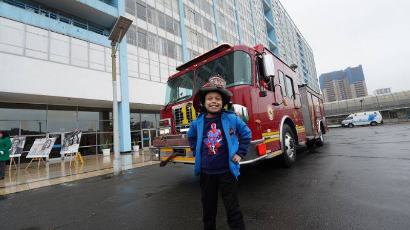 César, el niño bombero