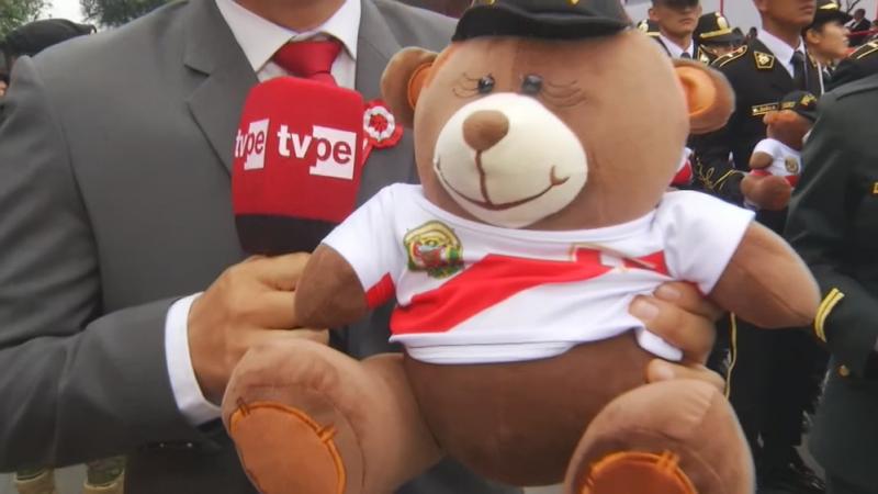 Fiestas Patrias Fiestas Patrias 2023 Policía Nacional PNP Policía Nacional del Perú peluches Desfile Cívico Militar 29 de julio Gran Parada Militar