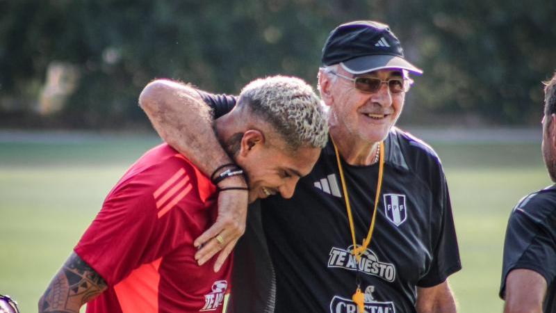 JORGE FOSSATI, PAOLO GUERRERO - SELECCIÓN PERUANA