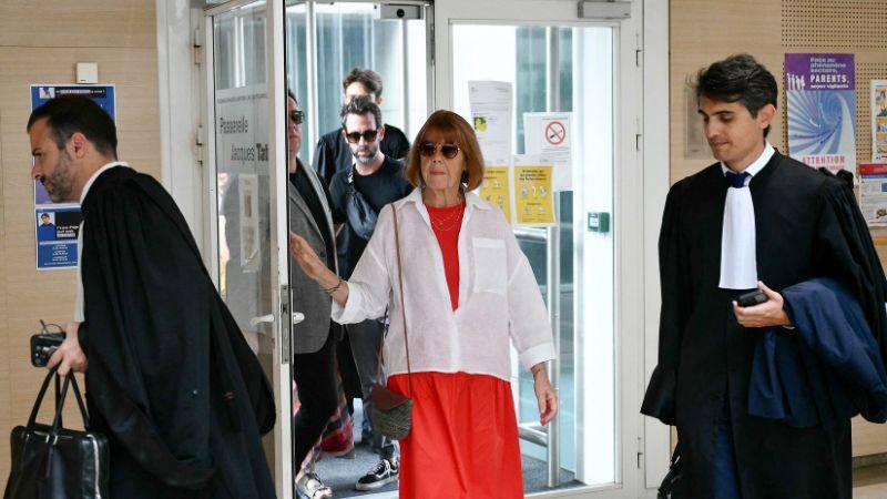 Gisèle Pelicot entrando al tribunal.