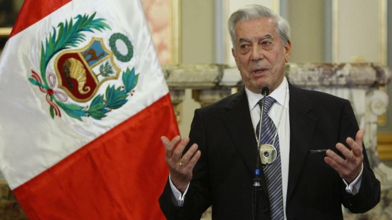 Mario Vargas Llosa cumple 88 años entre la literatura y la política