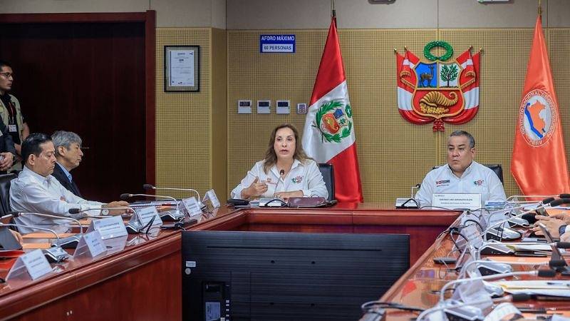 Presidenta Dina Boluarte lideró reunión de trabajo en el Centro de Operaciones de Emergencia Nacional 