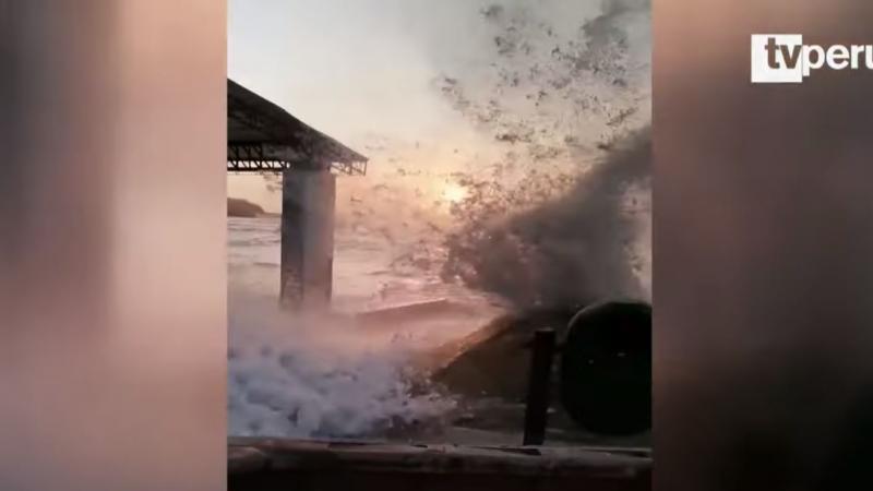 Fuerte oleaje Huaura Huacho caleta embarcaciones casas