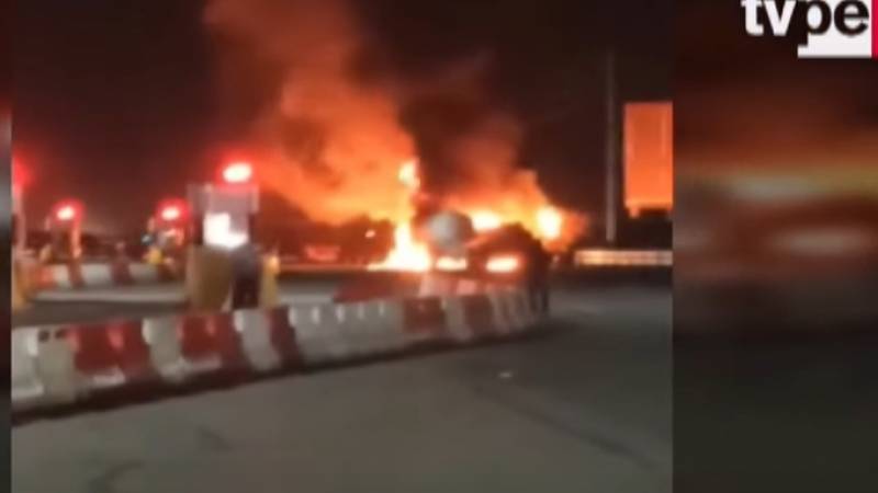 Incendio en peaje de Chilca 