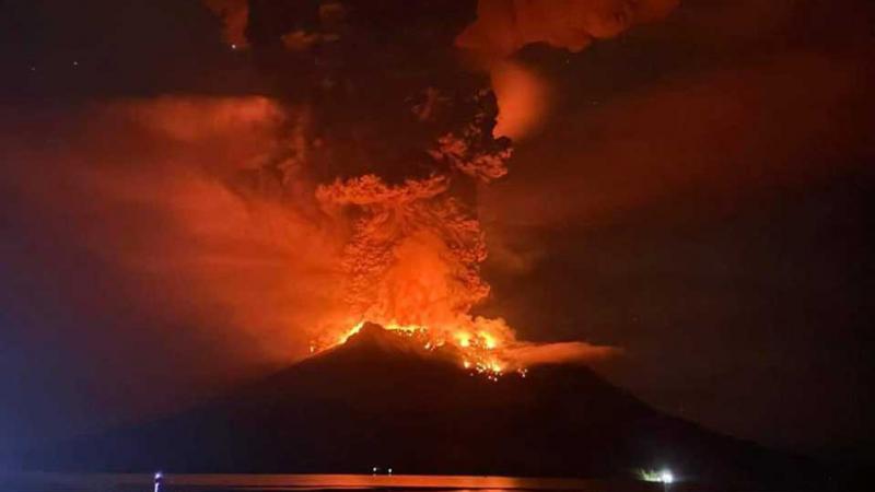 Indonesia erupción volcán Ruang