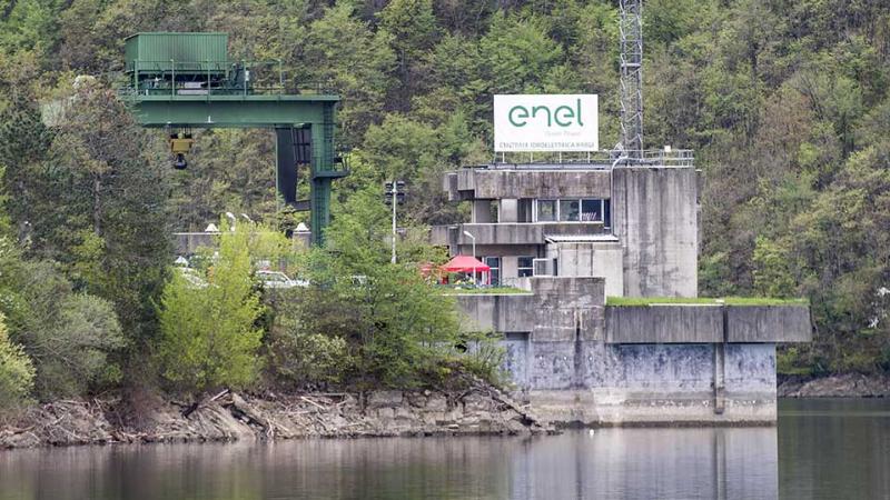 Italia explosión  central hidroeléctrica  muertos