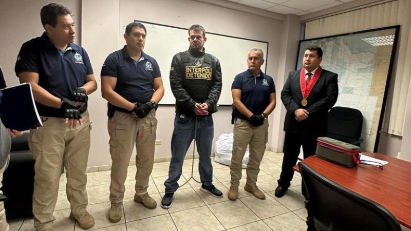 joran_van_der_sloot_es_entregado_al_fbi_para_ser_juzgado_en_estados_unidos