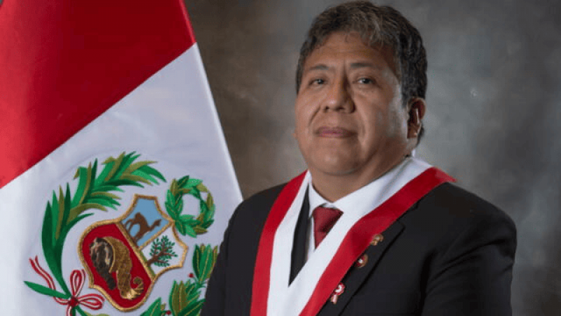 Congresista Jorge Flores Ancachi fue trasladado a Puno tras ser impedido de salir del país 