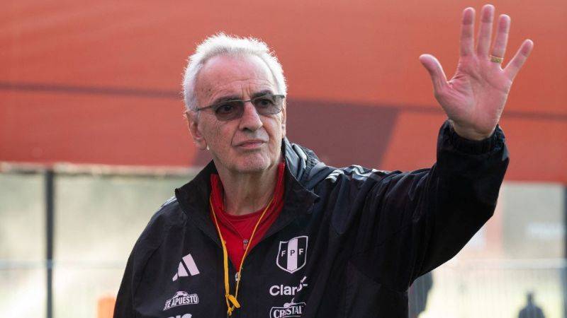 Jorge Fossati descarta su retiro como entrenador de fútbol tras su salida de la Blanquirroja