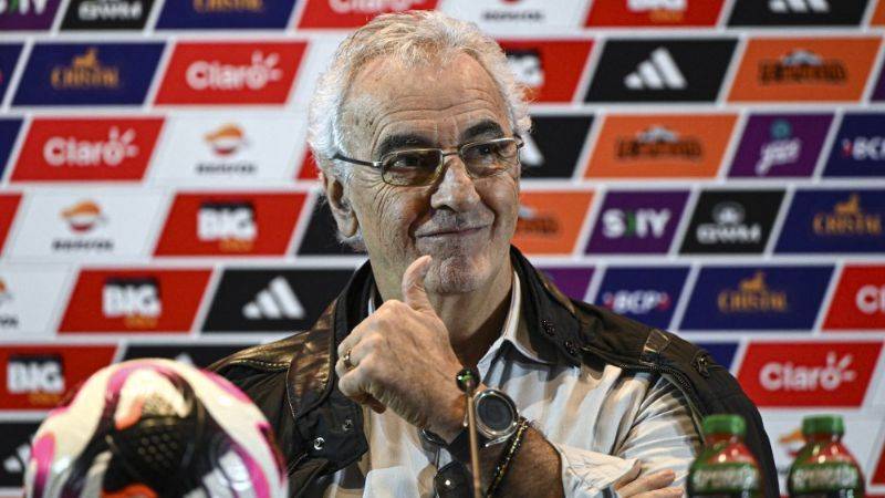 Jorge Fossati en conferencia de prensa