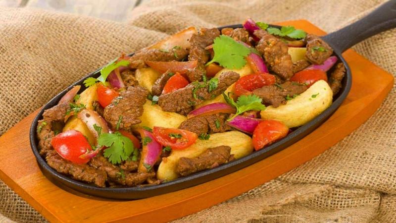 El Lomo saltado que quedó segundo en el ranking es uno de los platillos más populares en nuestro país de cocción con wok.