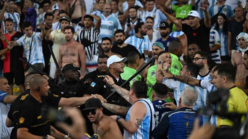 Argentina vs Brasil enfrentamientos policía hinchas Maracaná