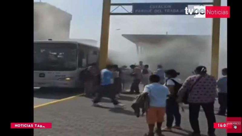 San Martín de Porres: bus del Metropolitano incendio