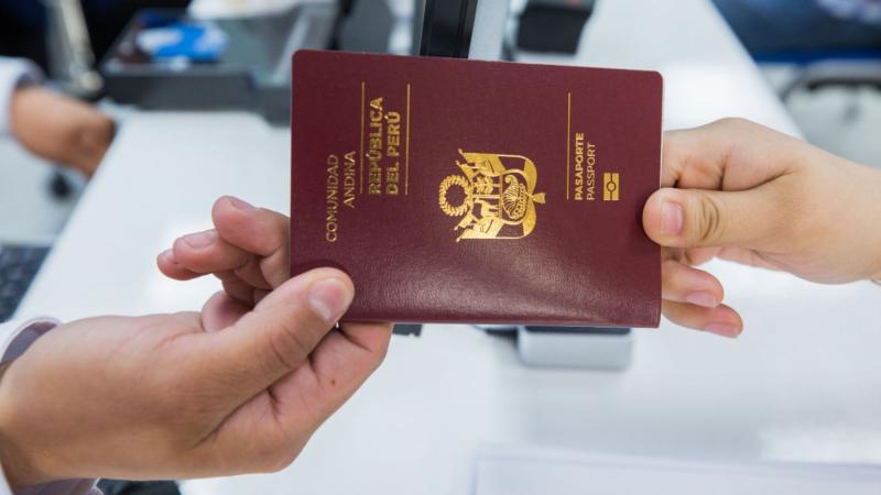 Migraciones pasaportes fallas Contraloría anulación validación