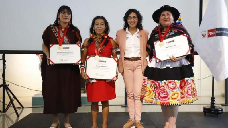 Ministra de Cultura Leslie Urteaga  día Internacional  de la Mujer Indígena 
