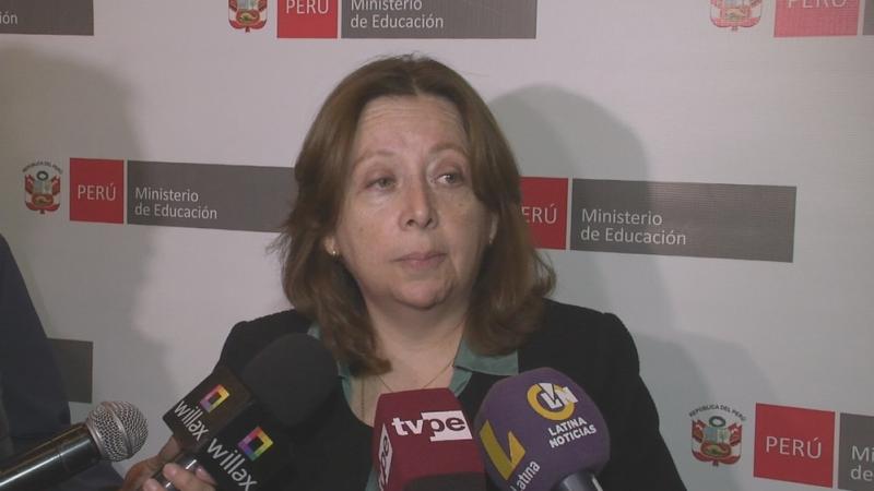 Ministerio de Educación docentes títulos falsos Ministra de Educación Magnet Márquez Contraloría