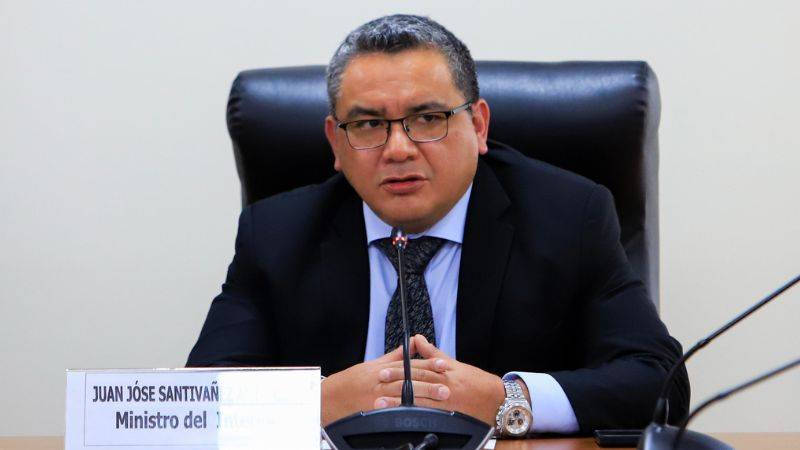 Ministro Santiváñez anuncia acciones policiales para contrarrestar extorsiones en el transporte público