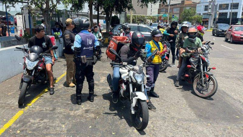 Municipalidad de Miraflores en operativo a motos